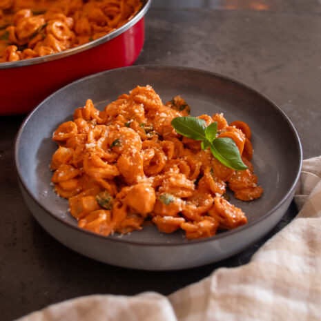 Gigi Hadid's spicy pasta in a bowl