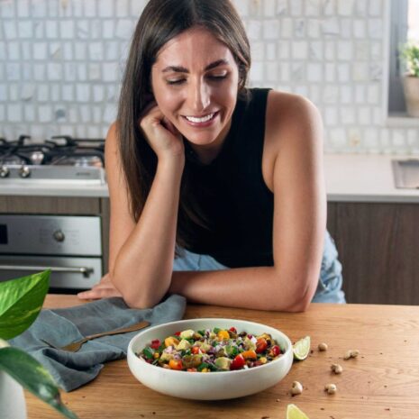 Sarah of plantbaes and a bowl of potato nachos