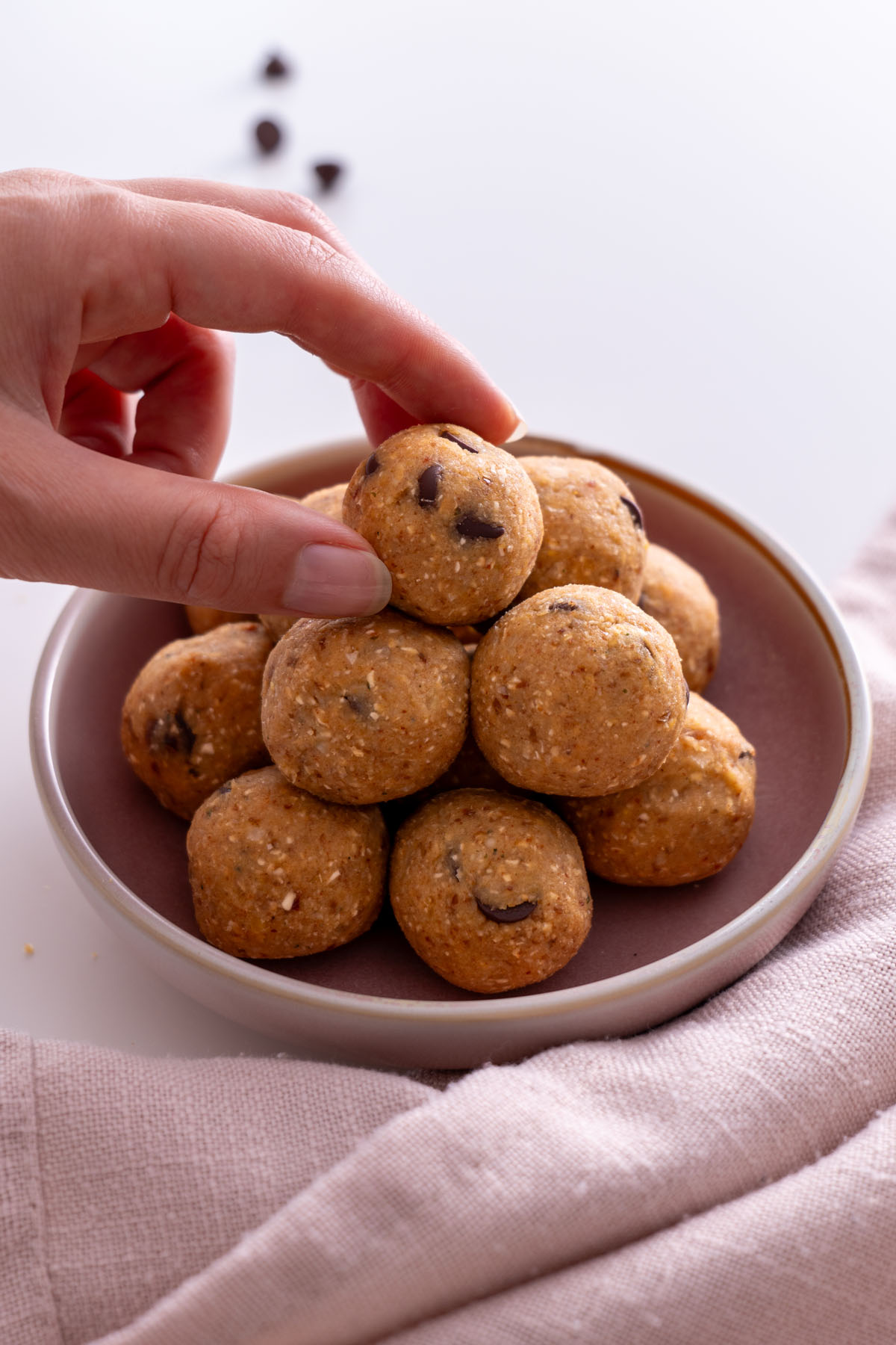 Sarah Cobacho holding a bowl of chickpea cookie dough bliss balls.